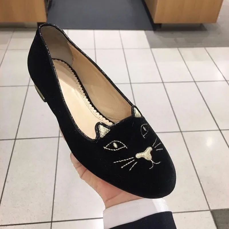 

Flat soled maternity shoes, black shallow mouth ballet single shoes, women's casual round toe embroidered cat shoes