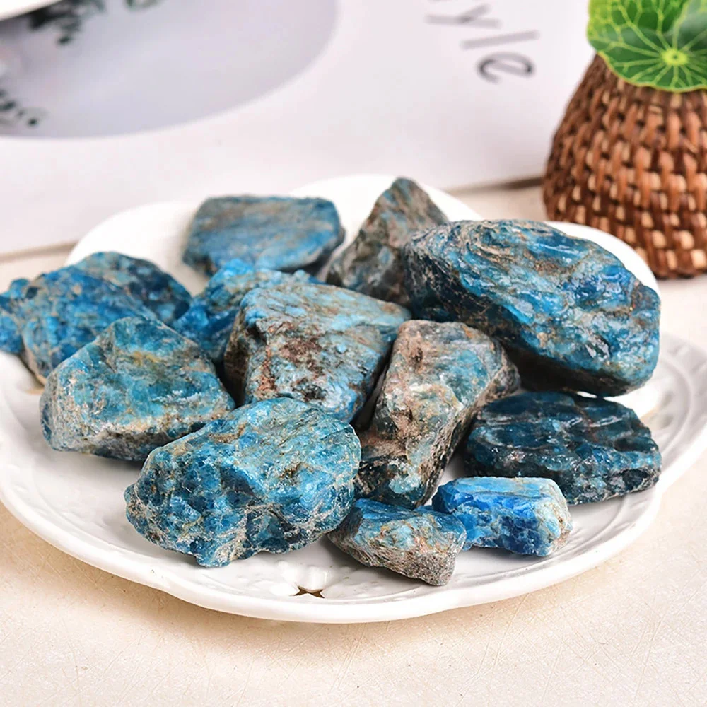 100% natural primário azul apatita minério grosso cristal cascalho mineral irregular decorativo cristal ornamentos de pedra bruta