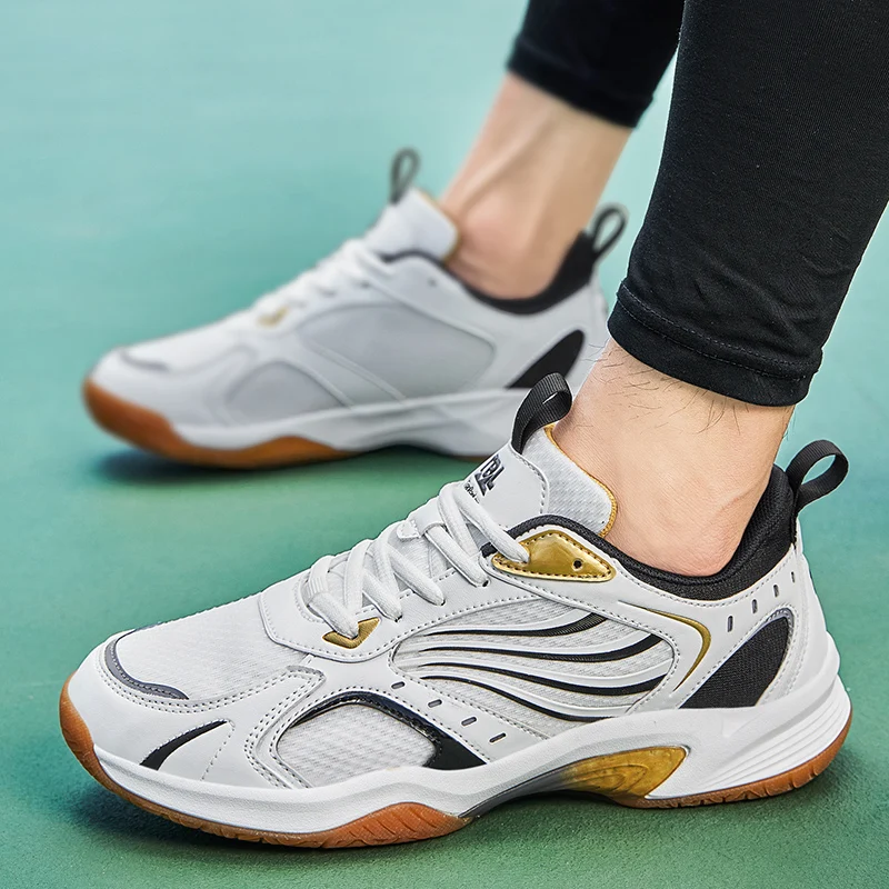 Sneaker bulu tangkis profesional pria, sepatu olahraga Badminton ringan uniseks, sepatu tenis luar ruangan bersirkulasi