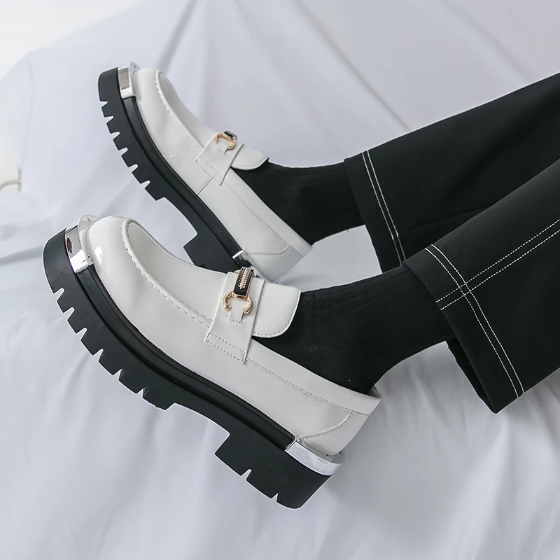 

Мужские туфли на толстой подошве. Роскошные модельерские стили. Рабочая тенденция. Повседневная обувь для вечеринок в ночном клубе. Кожаные туфли, увеличивающие рост.