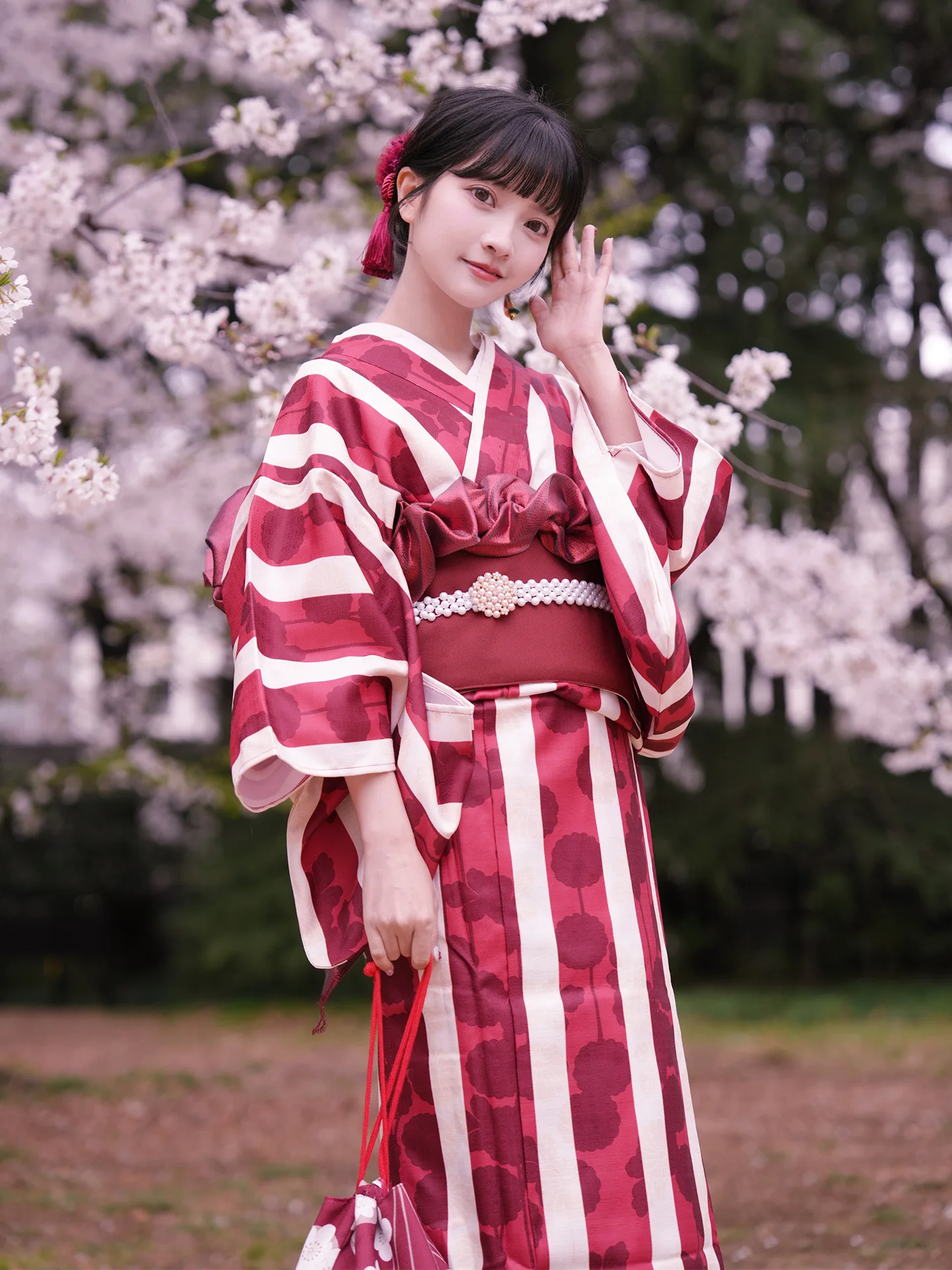 Ensemble kimono pour femme à rayures rouges – Tenue de séance photo de style japonais résistante aux rides