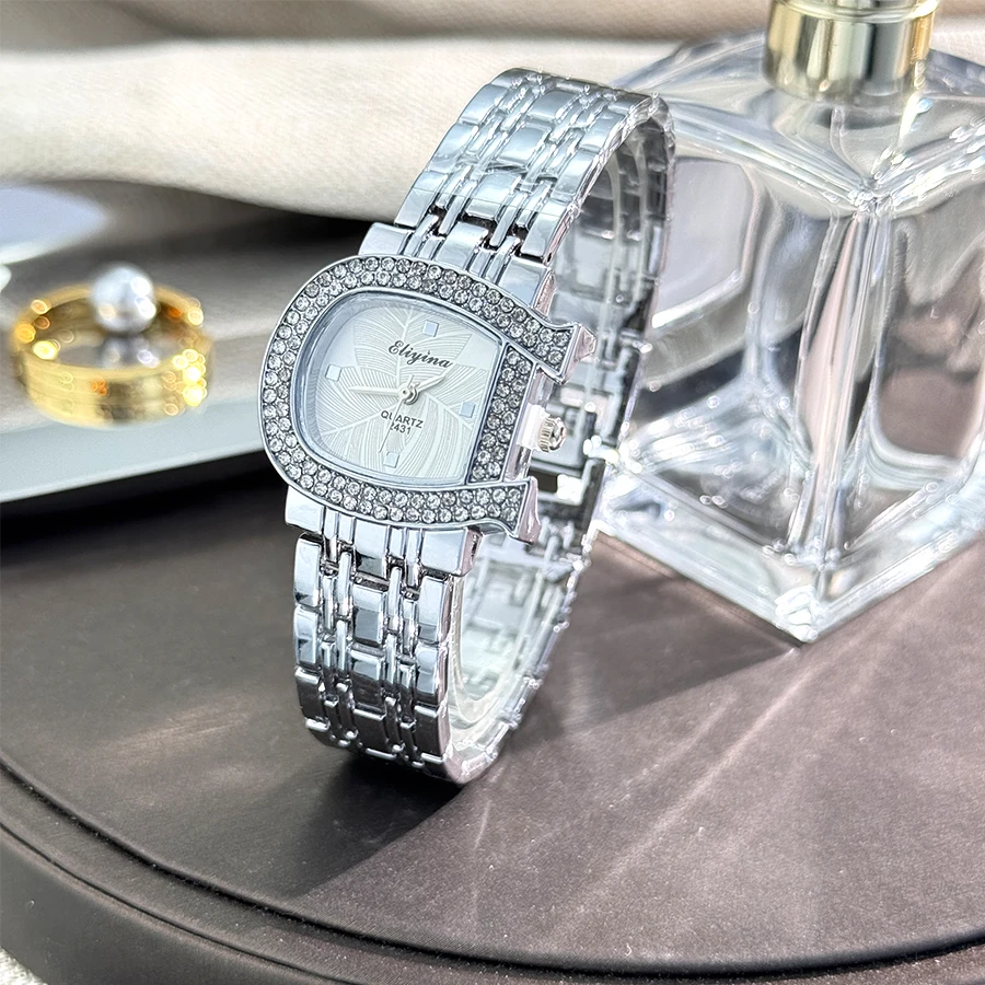 Horseshoe Shaped Alloy Case Quartz Watch with Chain Link Bracelet Stylish Timepiece for Casual Wear Fashion Woman Watch