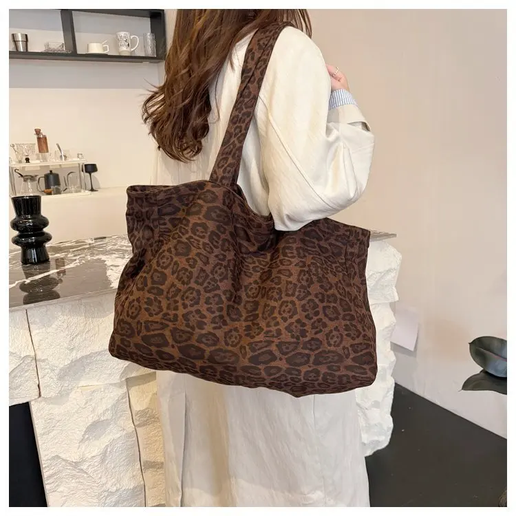 Tas Tote Niche Musim Gugur 2025, Tas Selempang Chic untuk Wanita, Tas Bahu Crossbody Serbaguna, Tas Minimalis untuk Siang dan Malam