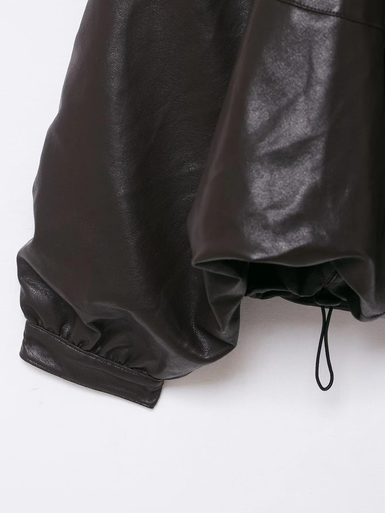 แจ็คเก็ตบอมเบอร์ทรงหลวม แขนยาว คอสูง สไตล์หนัง พองตัว แฟชั่นลำลอง ใส่สบาย สำหรับผู้หญิง ฤดูหนาว 2025