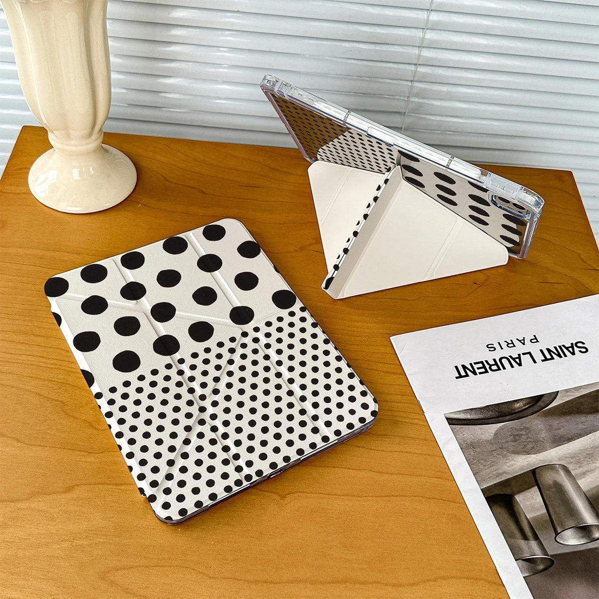 Simple Black Polka Dot Y2K Y-Fold Tablet Case For iPad Pro 11 12.9 13 A16 M2 M4 M3 M5 5/6/7/8/9/10/11th Mini Air 3 4 5 6 7 Cover