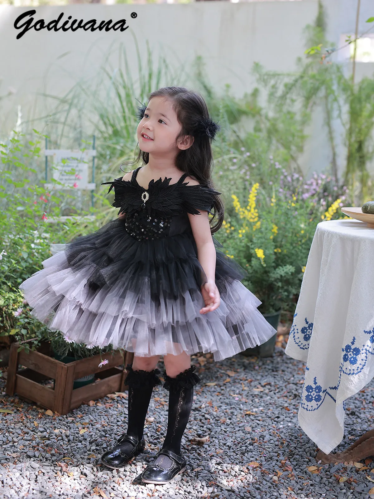 Original Baby Girls 2026 New Summer Elegant Lolita Princess Dress Kids Sleeveless Mesh Sequin Black and White Gradient Cake Gown