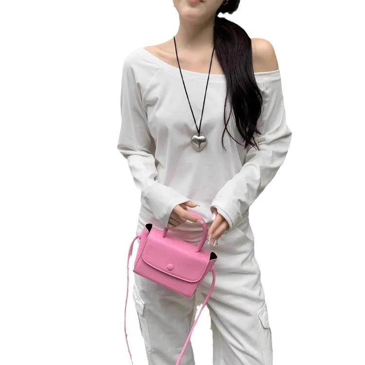 T-shirt a maniche lunghe monospalla per donna 2024 nuovo autunno sexy con spalle scoperte studente con spalla inclinata stile puro desiderio allentato