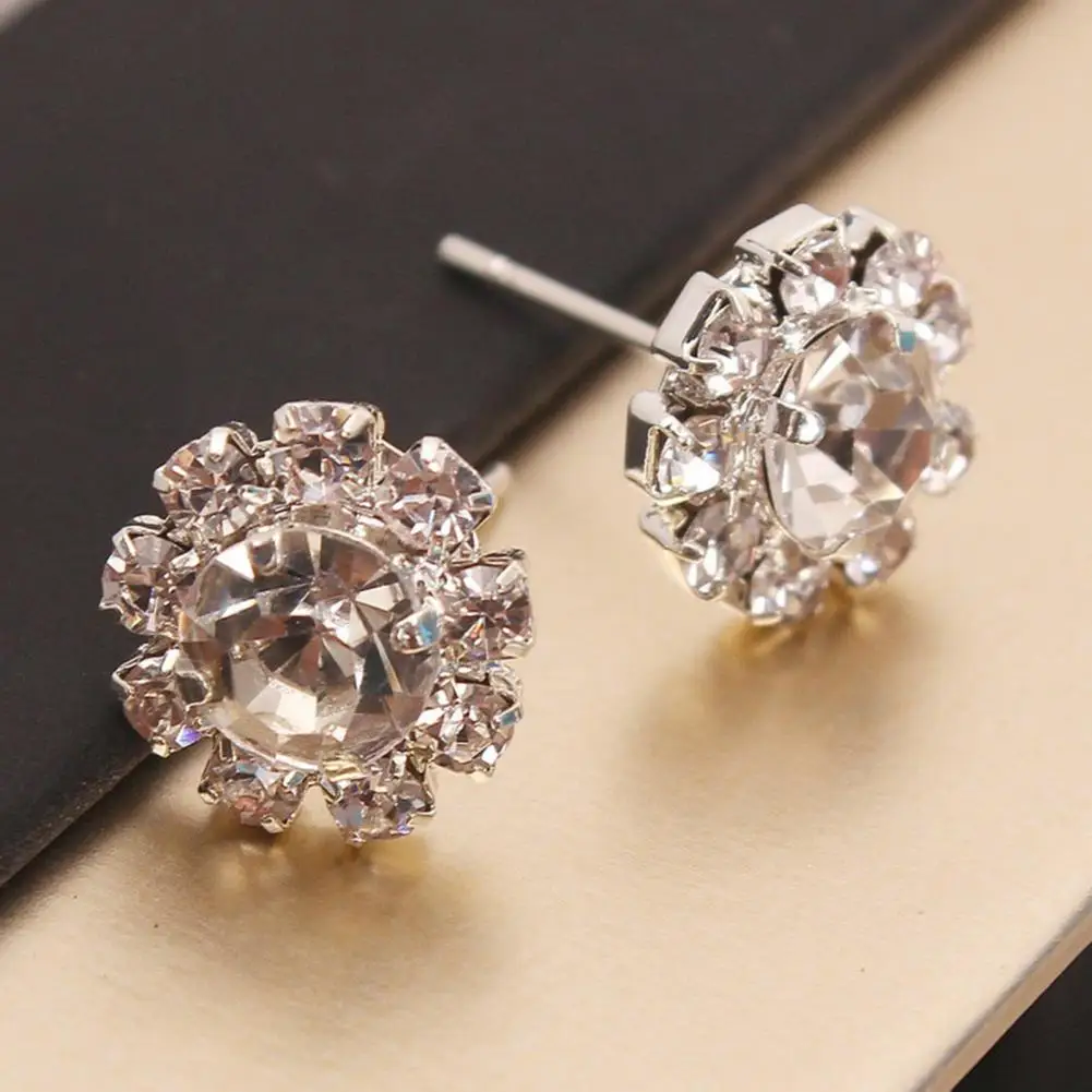 1 Pair Ear Stud Rhinestone Charming Alloy Flower Shaped Elegant Earrings for Women