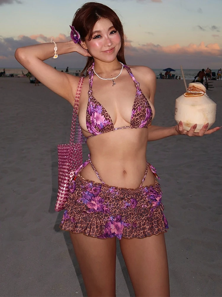 

Женский сексуальный комплект из трех предметов бикини, лето 2025 года, купальник с цветочным леопардовым принтом и мини-юбкой, пляжные банные комплекты Y2K