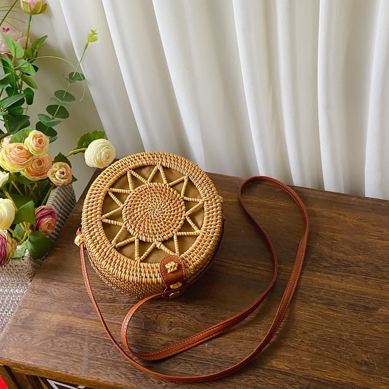 Wietnamska torba rattanowa Okrągła tkana torba na ramię Crossbody Damska torba ze słomy Podróżna torba plażowa nad morzem — zdjęcie 3