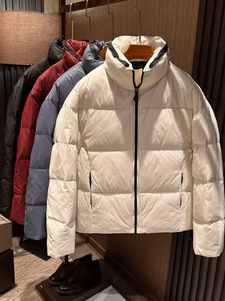 

Легкая теплая мужская куртка с высоким показателем наполнения, воротником-стойкой, из микрофибры, с наполнителем из полиэфирного волокна, для повседневного и делового стиля