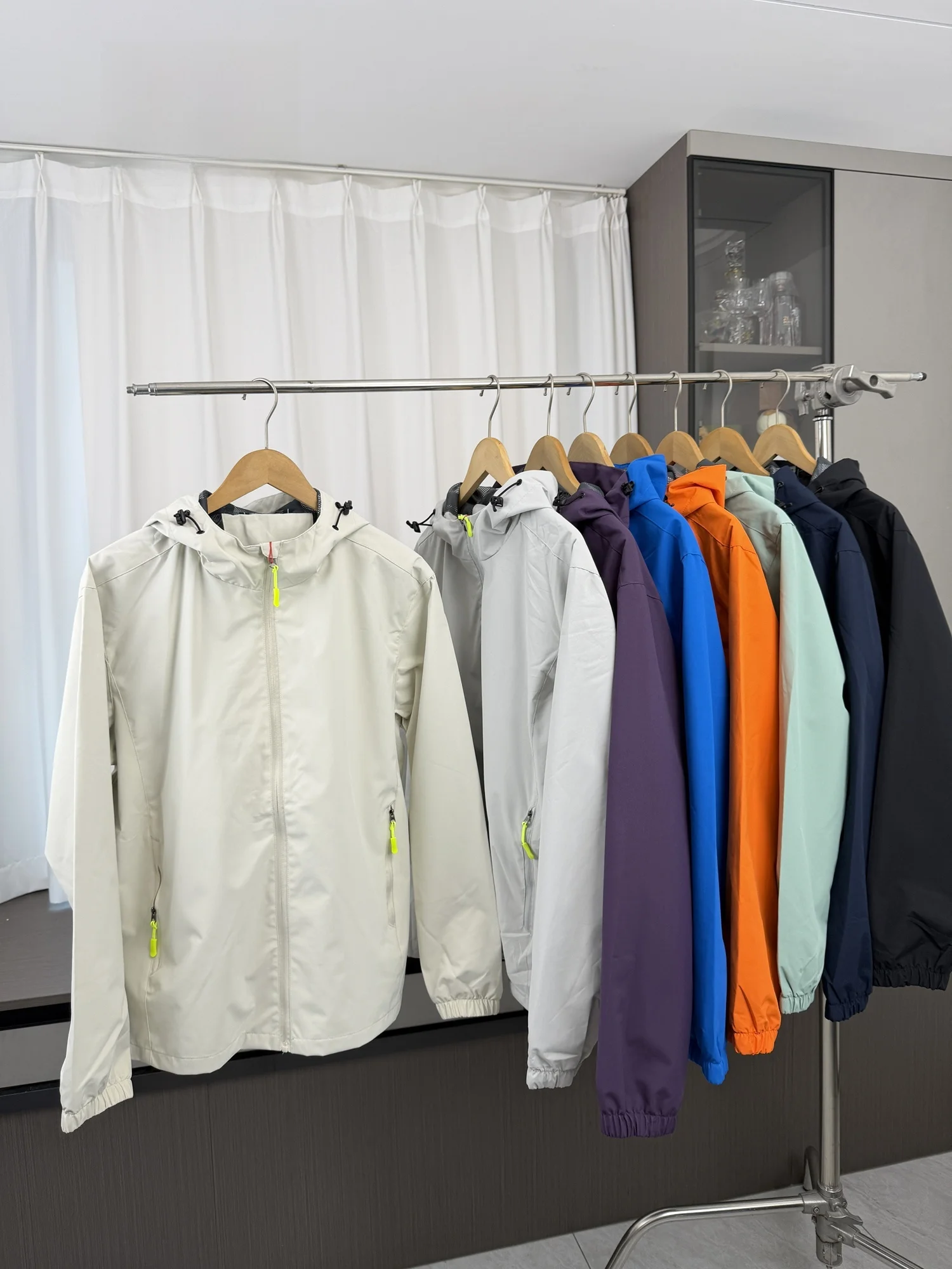 High Performance Affordable Men's Outdoor Waterproof Breathable Thin Casual Jacket Coat Loose Fit Long Sleeve Zipper Closure