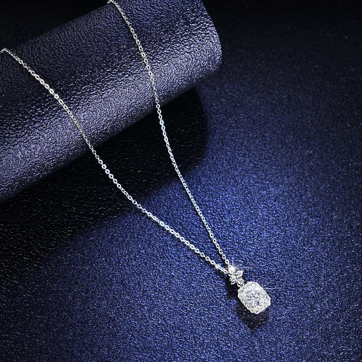 Lumira Geometric Rectangular Emerald Cut Pendant Platinum PT950 Clavicle Chain Fashionable 1 Carat Moissanite Necklace for Women