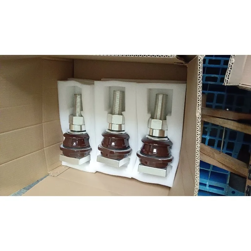 Insulator bushing porcelain transformer low voltage 1KV 2000A 3150A inverter output 50/60hz topology 10KVA power supply
