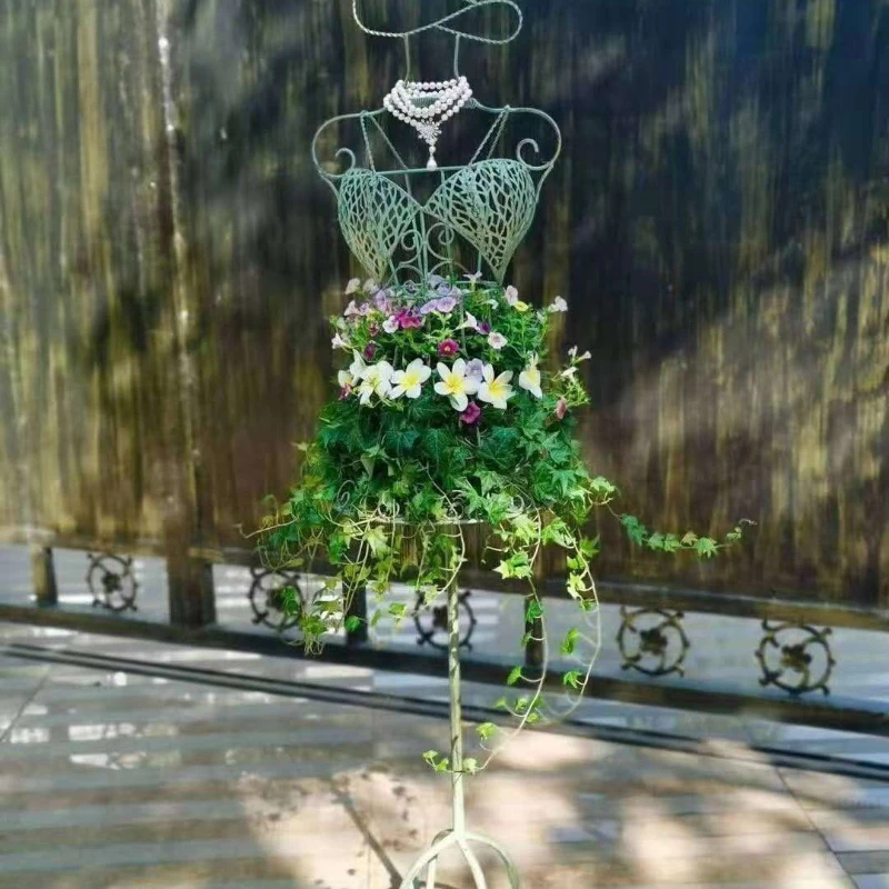 Vintage Iron Flower Stand for Garden Rustic Climbing Plant Support Decor Pot Holder for Courtyard Antique Metal Display Rack