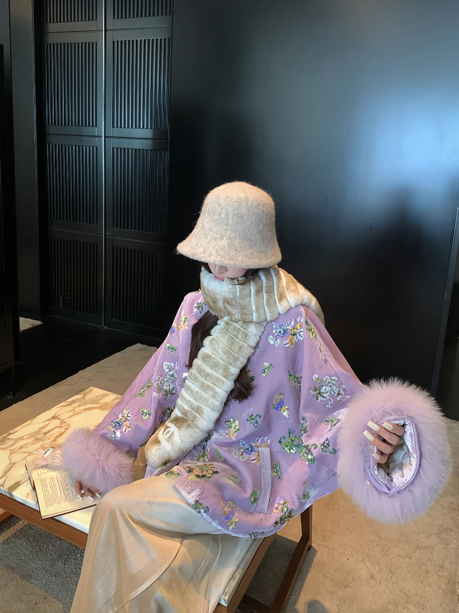 

Original Chinese Sle Embroidered 90 White Du down Vest Set by Du Pupitao Thiened Long Sve Plant Floral Patterned