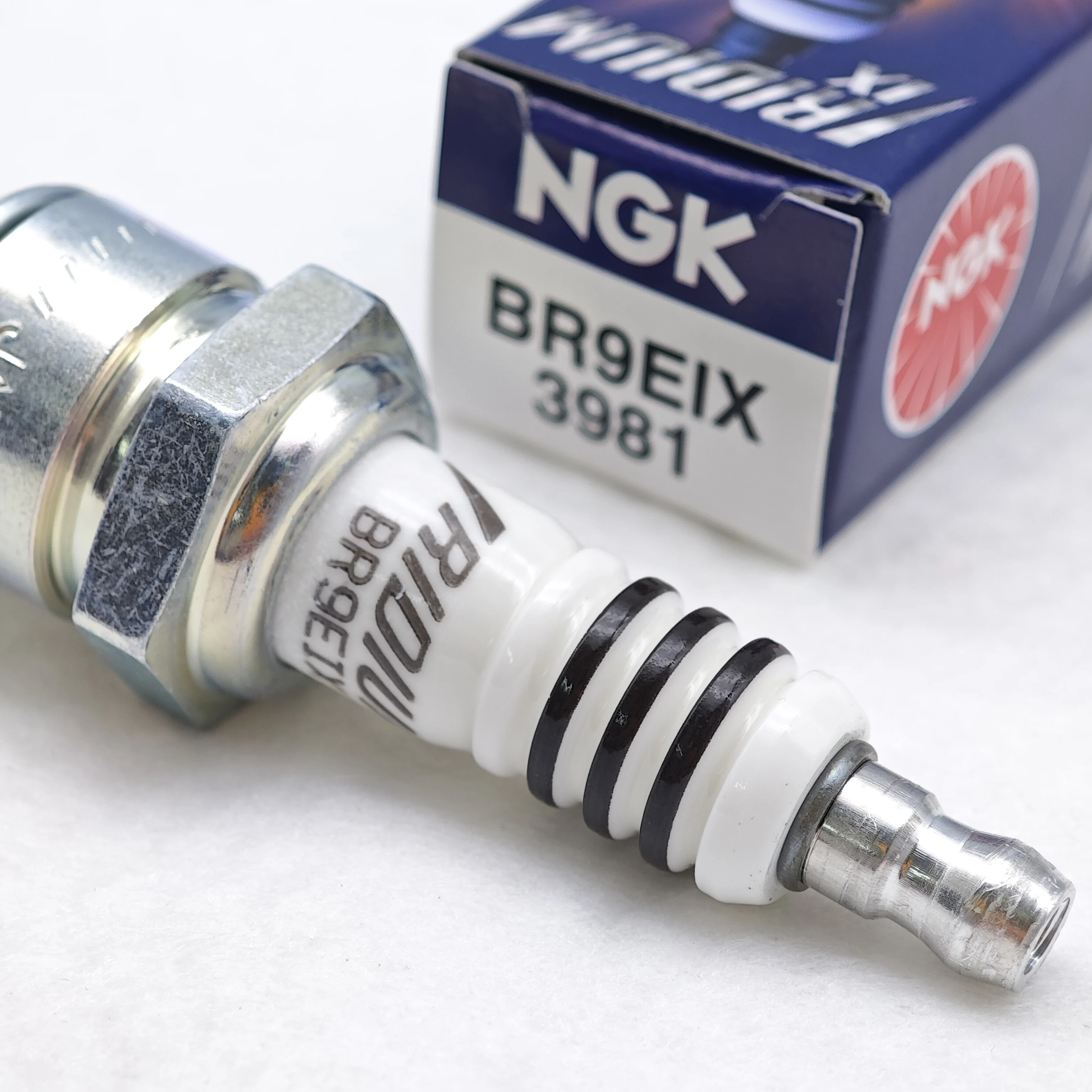 1pcs BR9EIX 3981 NGK Iridium IX Spark Plug Upgrade BR9ES B9ES