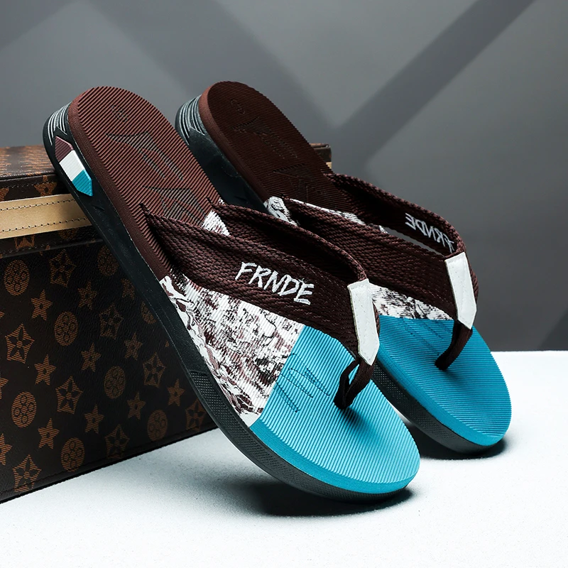 

Summer comfortable and breathable indoor-outdoor dual-purpose beachwear men's slip-on sandal, made of durable material