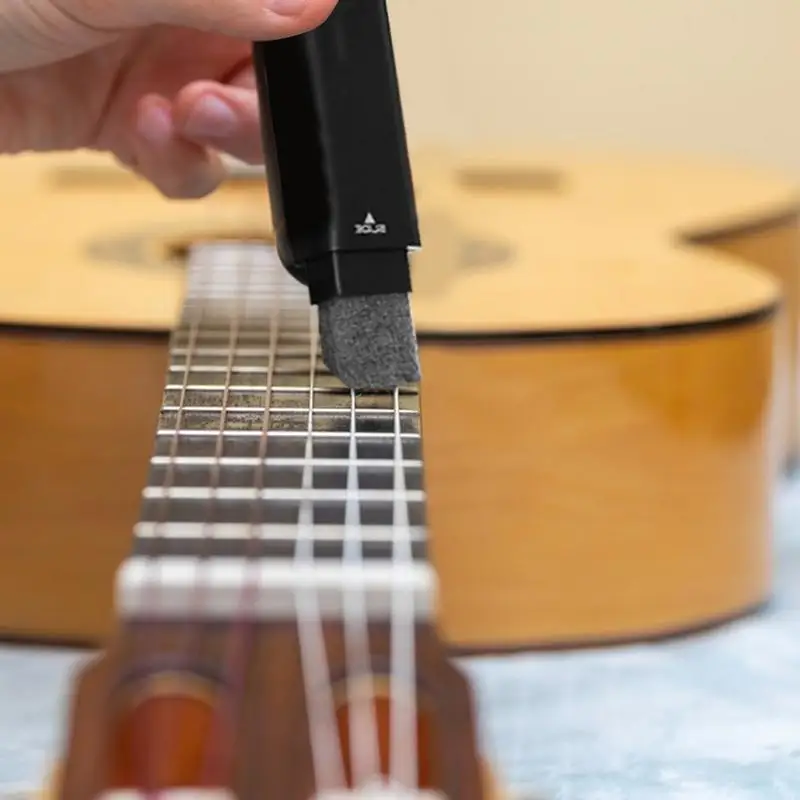 Detergente per corde per chitarra spazzola per la pulizia della rimozione della ruggine per chitarra penna per la cura della manutenzione della chitarra per basso elettrico