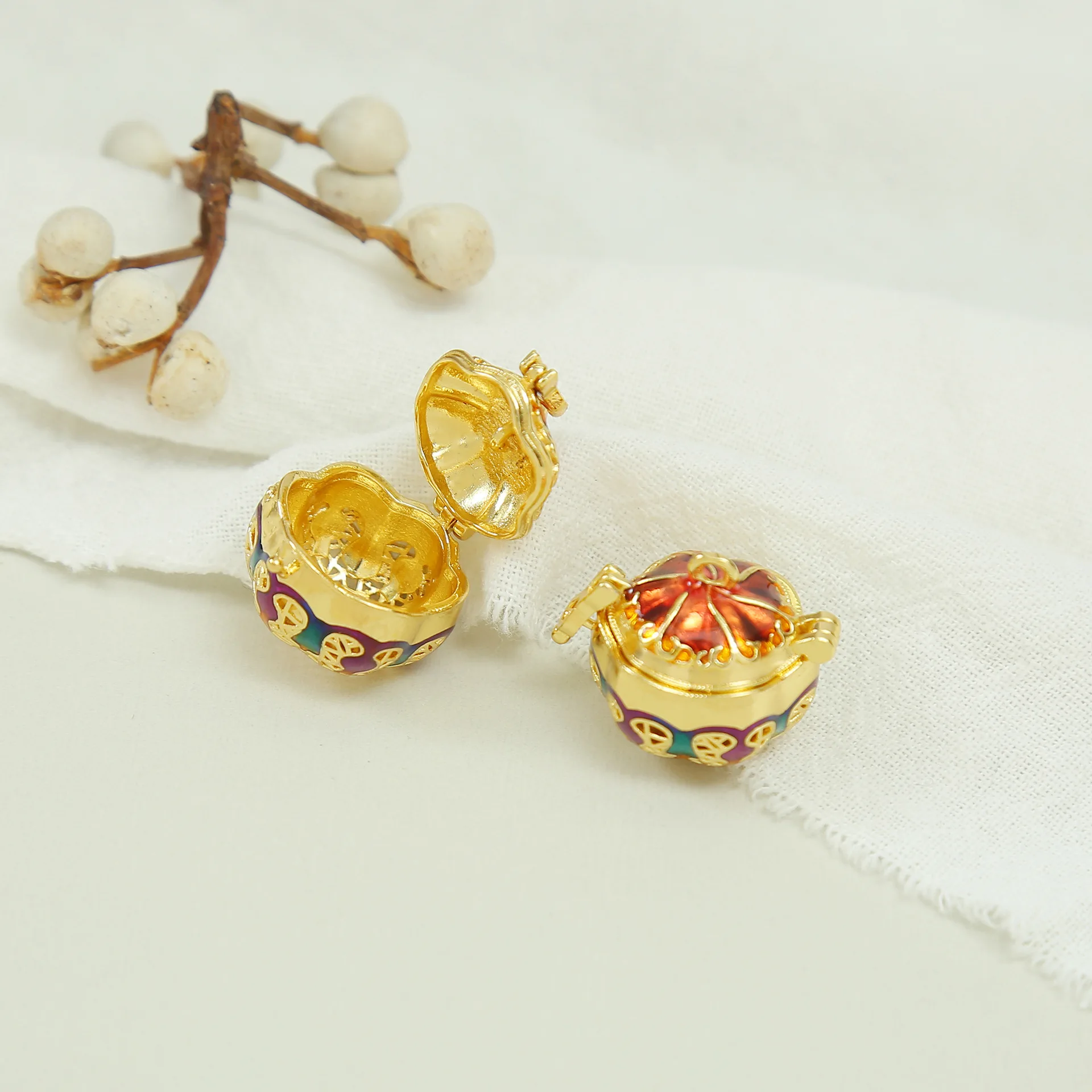 Chinese Style Lucky Fortune Blessing Openable Pumpkin Sachet Pendant Retro Color Retaining Enamel Hollow Palace Bell Charm For
