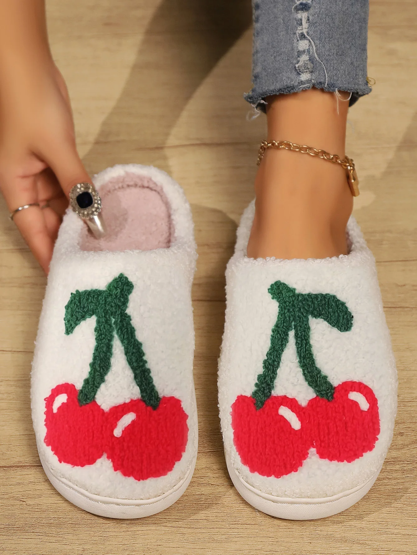 

Новые женские тапочки с фруктовой вышивкой и крупным вишневым дизайном на осень и зиму, удобные домашние тапочки