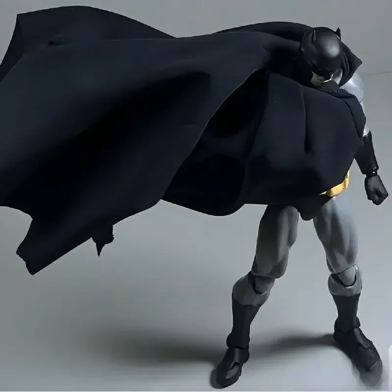 2026 ألعاب Ct الجديدة المخصصة DC Batman Hush Mafex 126 الإصدار الأسود نموذج شخصية/تمثال متوفر في المخزون، هدية مثالية للأطفال