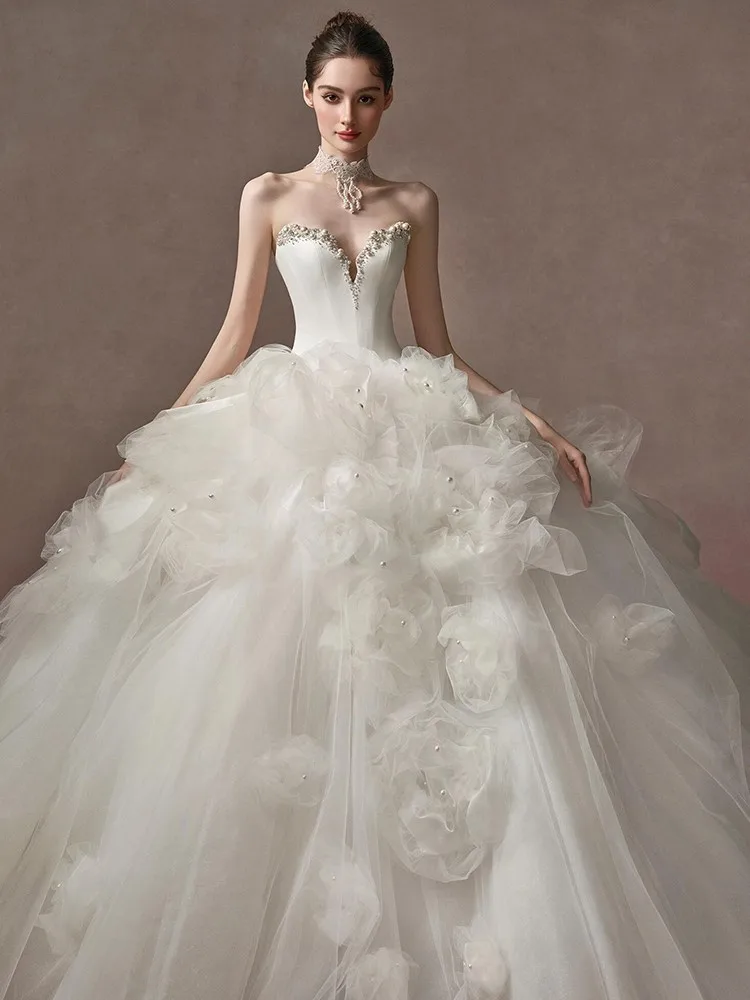 

A new strapless dress with high-quality heavy floral main fabric and large tailline