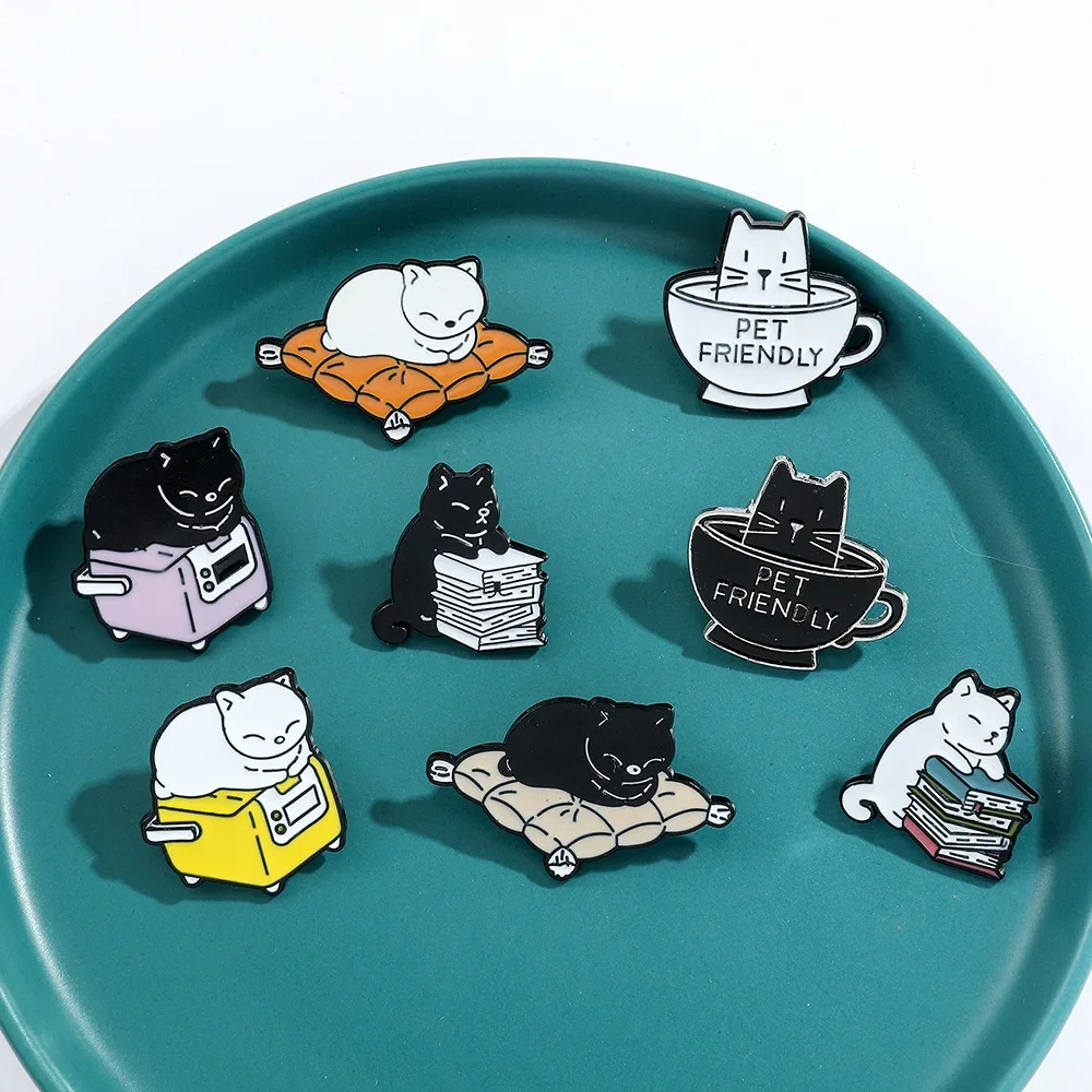 Niedliche Cartoon-Katze, schwarze und weiße Katze, Brosche, kreative Persönlichkeit, lustig, trendig, Kätzchen, Metalllegierung, Tropfabzeichen, Tasche, Kleidung, Anstecknadel – Detail 4
