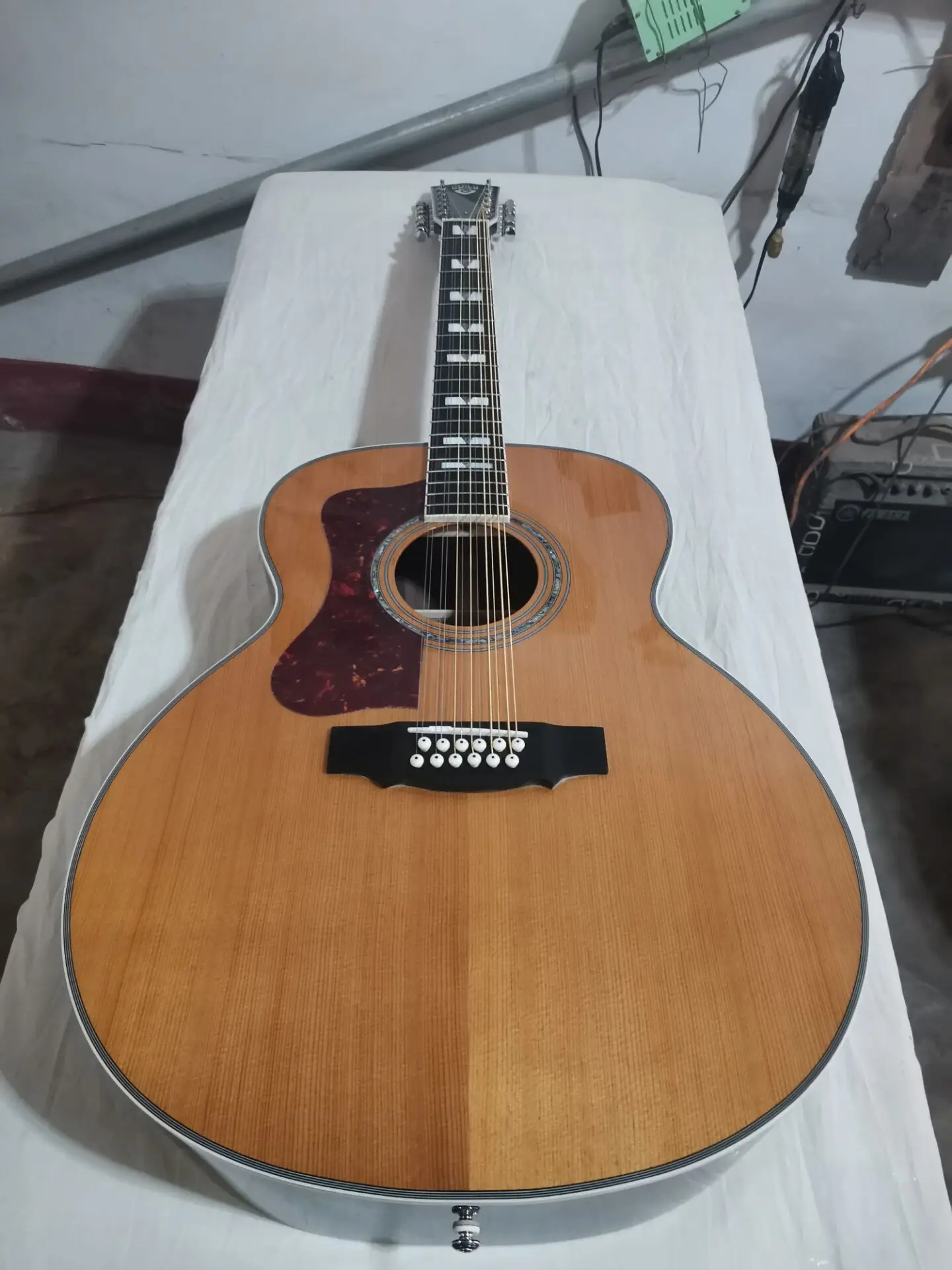 

lefty guitar Solid cedar wood 12 strings 43 inches professional jumbo guitar F512 Guild left handed 12-string guitar