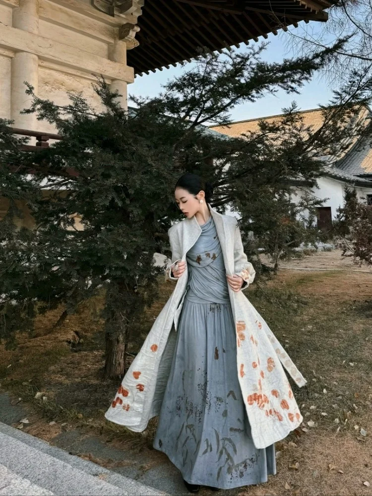 

Новое китайское шерстяное пальто с эффектом окрашивания растительными красителями, с завышенной талией, узором Morning Pattern и круглым вырезом в стиле Sweet Country.