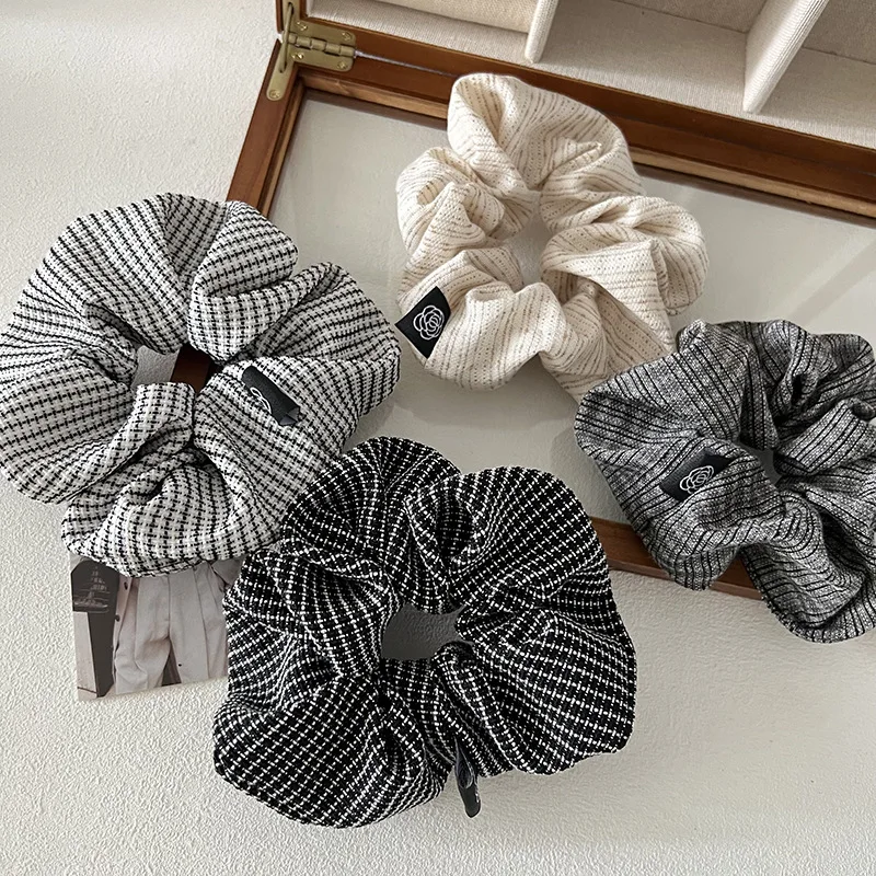 

Wholesale Korean Fashion Retro New Black And White Grid Large Intestine Circle Farbic Elastic Hair Scrunchie For Woman Girls