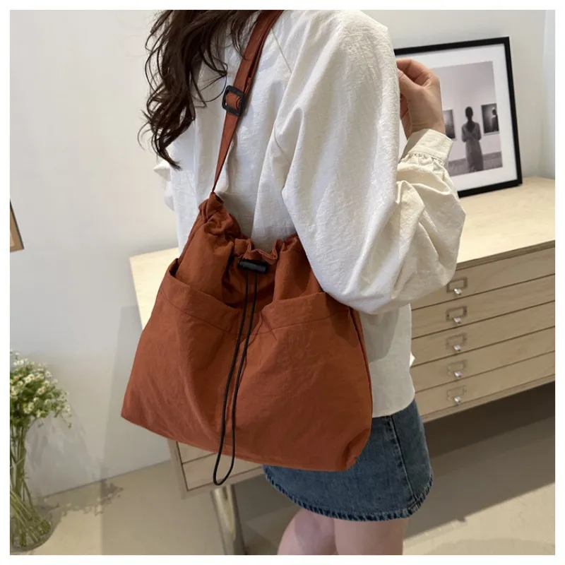 2024 New Large Capacity Shoulder Bag for Women Fashion Simple Drawstring Bucket Bag Casual Commuting Crossbody Bag Nylon Handbag