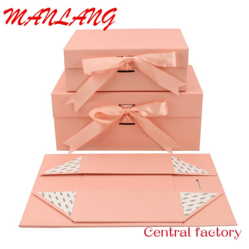 Custom  CustomMatte Lamination Foldable Magnetic Gift Box With Handle Magnetic Closure Packaging Box