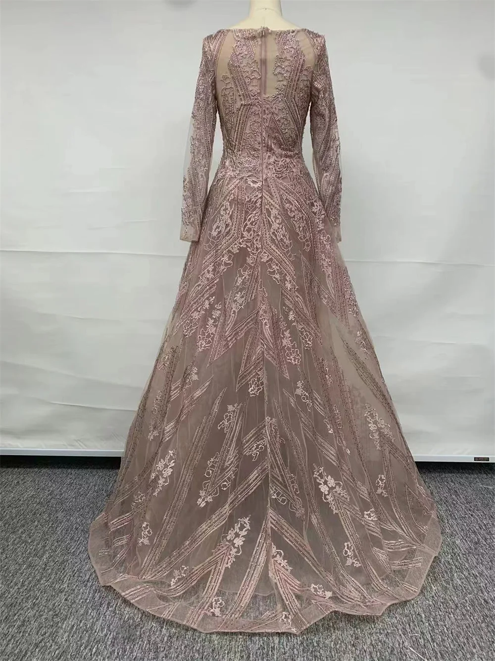 2024 New Womens Dress Sexy V-neck Long Sleeves Tailed Evening Elegant Dresses Luxury Mermaid Evening Dresses Gowns HO1826