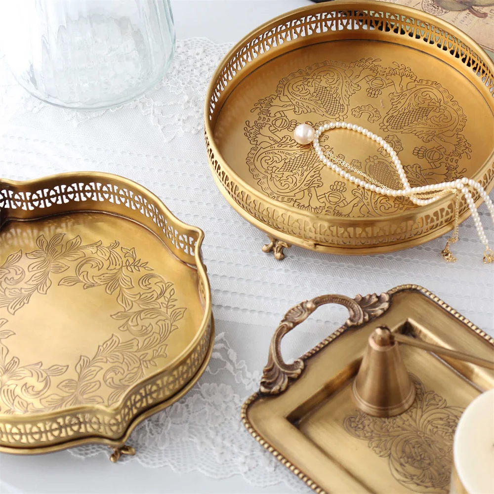 

Round Brass Organizer Tray Fruit Snack Serving Trays Vanity Trinket Perfume Display Stand Hollow Design Coffee Table Large Decor