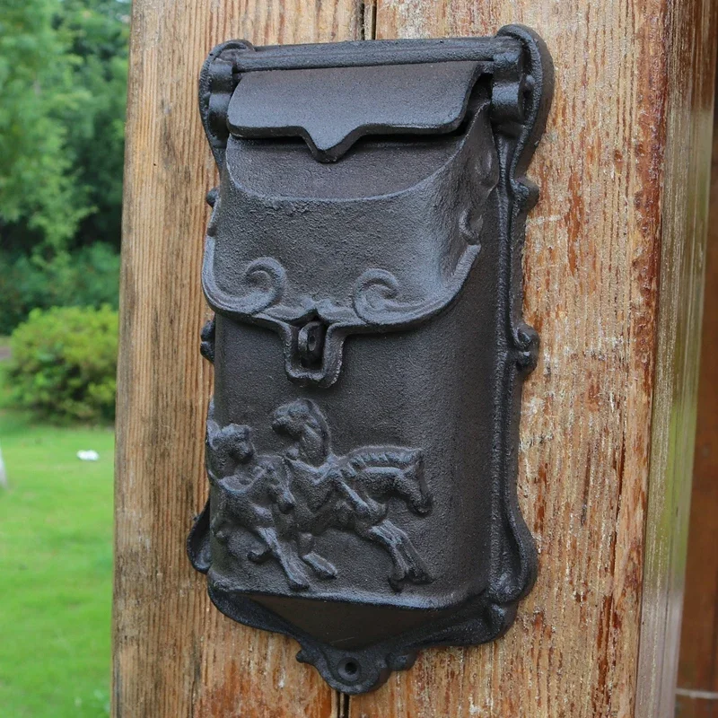 European style cast iron handicrafts, retro and old cast iron small mailbox