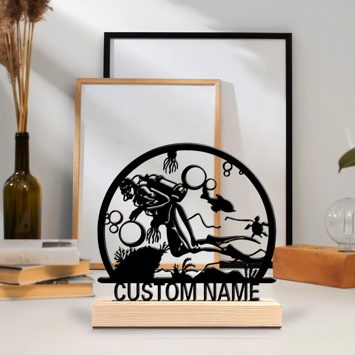 1 pièce Statue de plongeur personnalisée romantique en métal, art de bureau inspiré de l'océan avec base en bois, idéale pour les maisons de plage et les bureaux zen