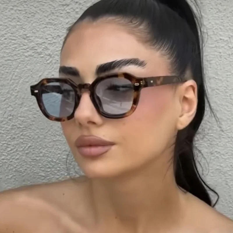 Retro Quadratischen Rahmen Doppel Brücken Sonnenbrille NEUE Retro Nieten Marke Designer Weibliche Sonnenbrille Luxus Brillen Gafa De Sol