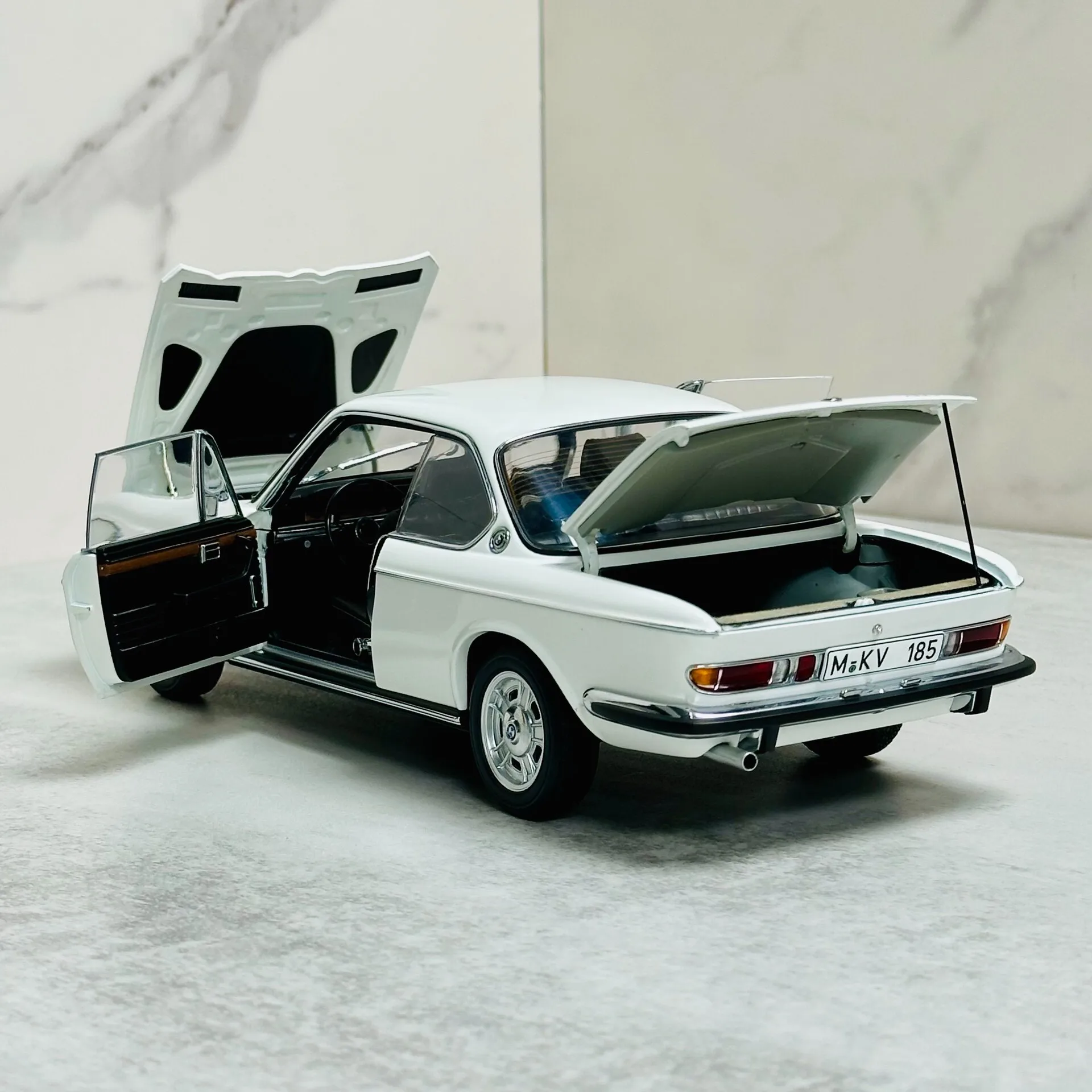 Autoart 1:18 3.0 CSI White Simulation Limited Edition All Open Alloy Metal Statisches Automodell Spielzeug Geschenk
