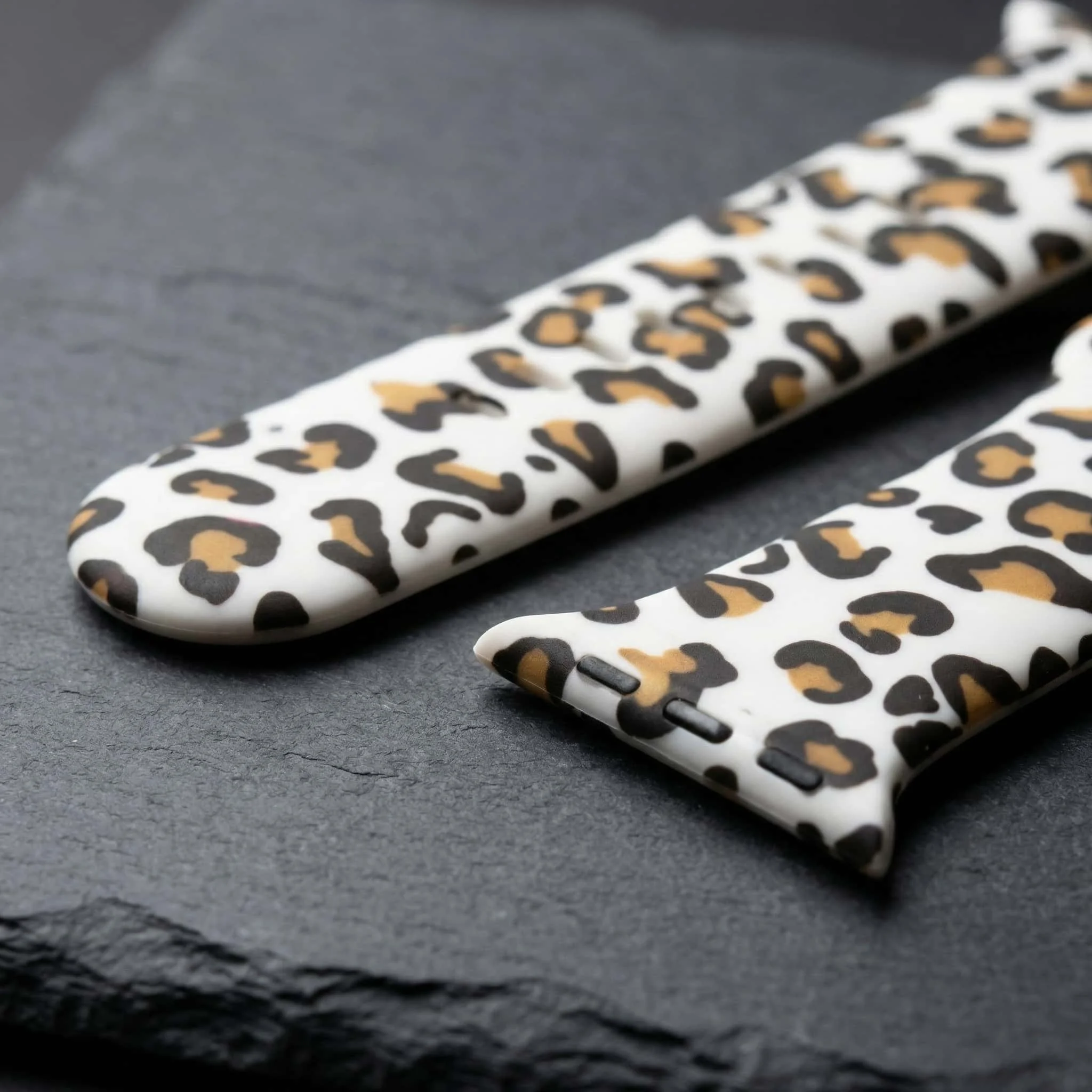 Leopardmuster-Armband für Apple Watch, 46 mm, 42 mm, 38 mm, 49 mm, 41 mm, 45 mm, 40 mm, 44 mm, Silikonarmband, iWatch Series 12, 11, 10, 9, 8, 7, 6, 5, 4, SE. – Detail 5