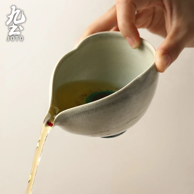 JOTO Easy to Clean, Eagle's Beak Design, Kiln-Transformed Color-Changing Ceramic Pitcher GBR0066