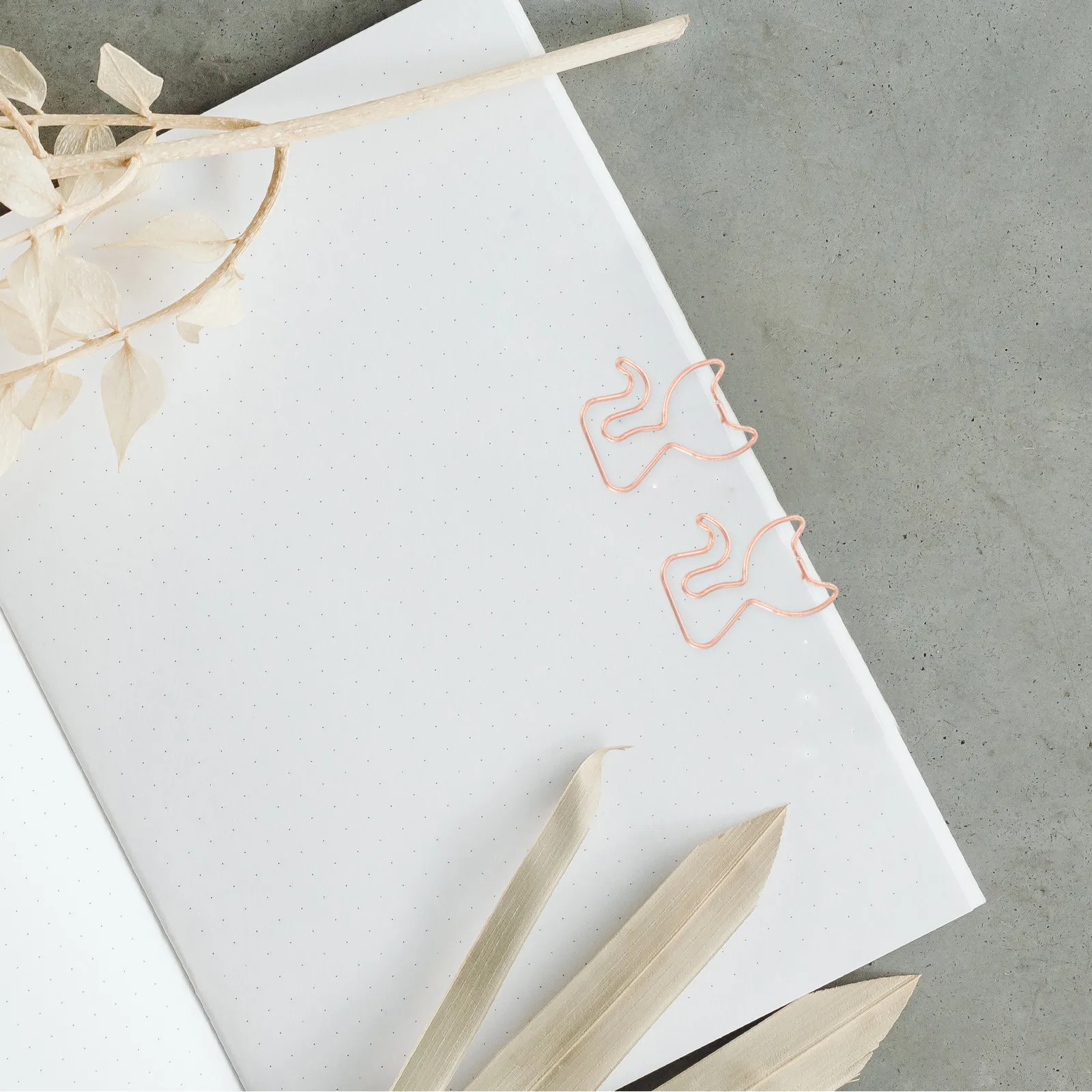 

30Pcs Cute Cat Paper Clips Stylish Metal Bookmark Clips Functional Office Supplies for Notes and Planners Paperclip Women