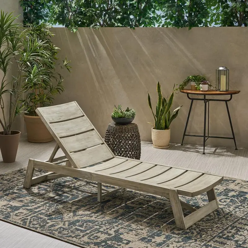 Maki Lounge Chair - Stylish Rattan Outdoor Seating for Relaxation & Comfort