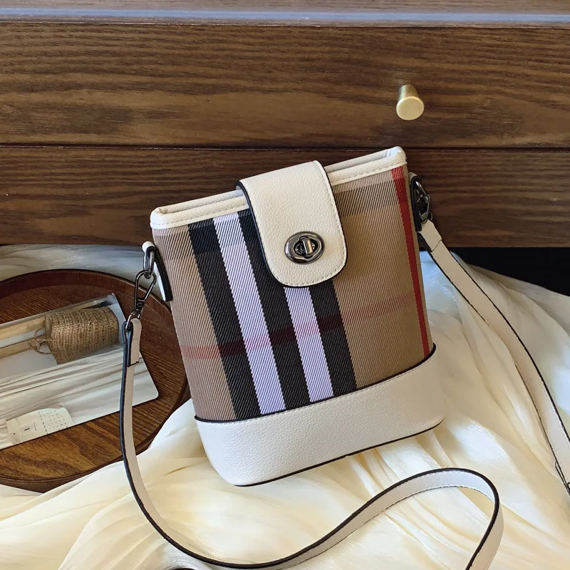 

2025 Women's Large-Capacity Bucket Bag - Classic Plaid, Contrasting Color, Fashion Trend Shoulder/Messenger, All-Match Daily