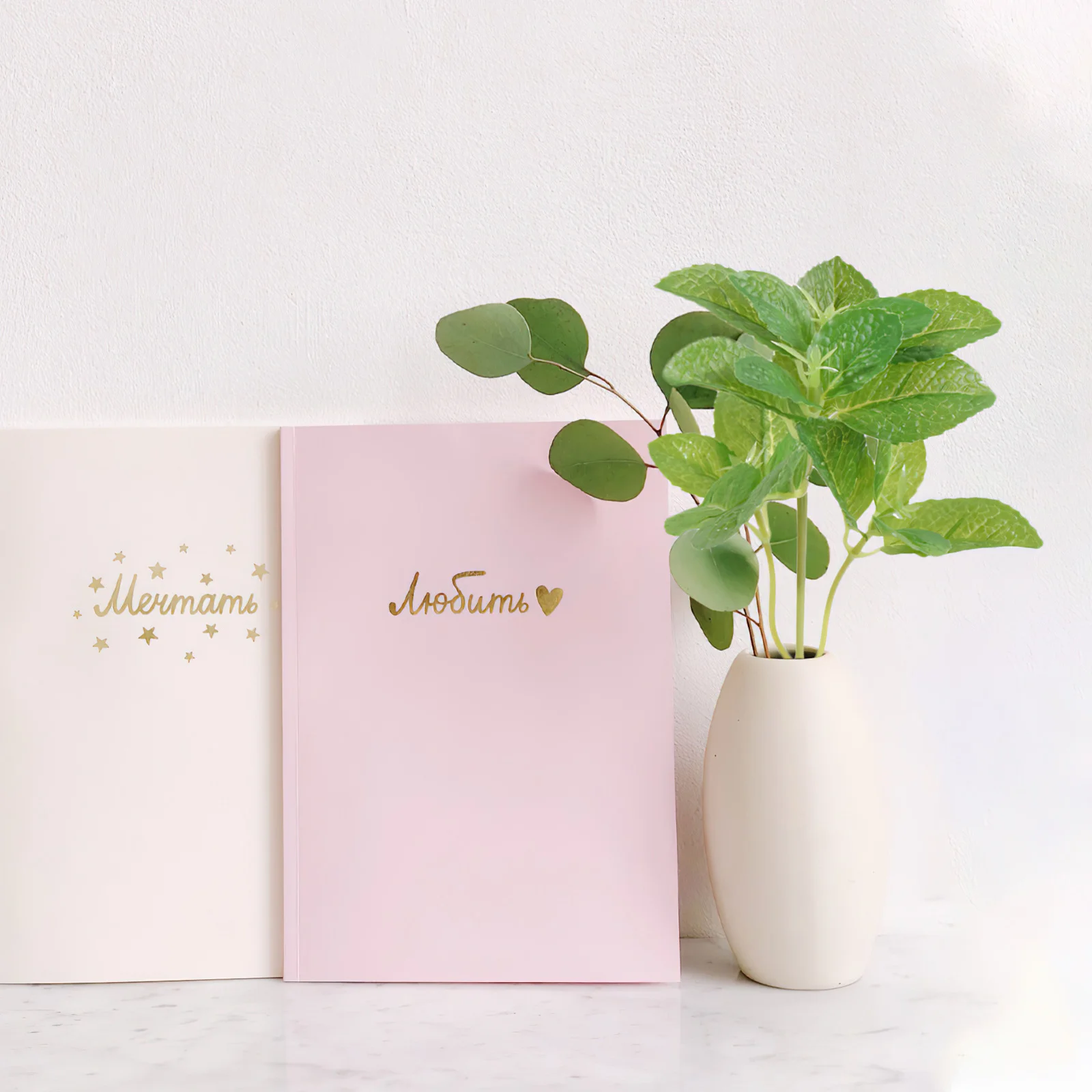 

4Pcs Plastic Green Leaves Light Green Foldable DIY Floral Arrangement Faux Greenery Decoration Indoor Balcony Table Decor