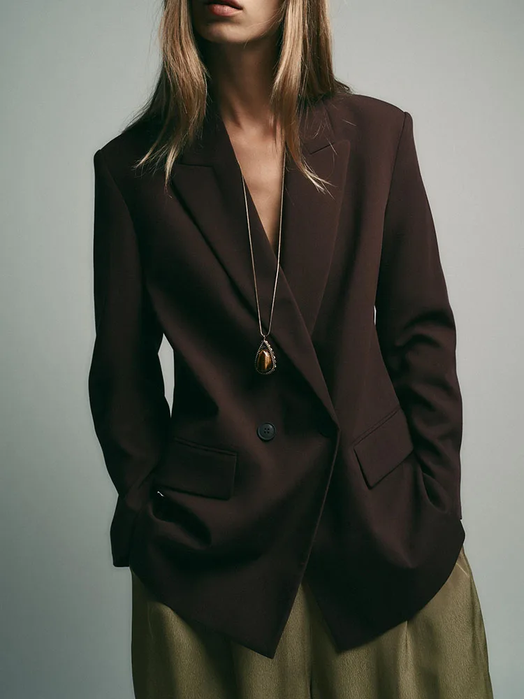 Nova Coleção Outono 2025: Jaqueta Fena Transpassada Estilo Terno, Moda Étnica e Tendência para Apresentações - Silhueta 2...