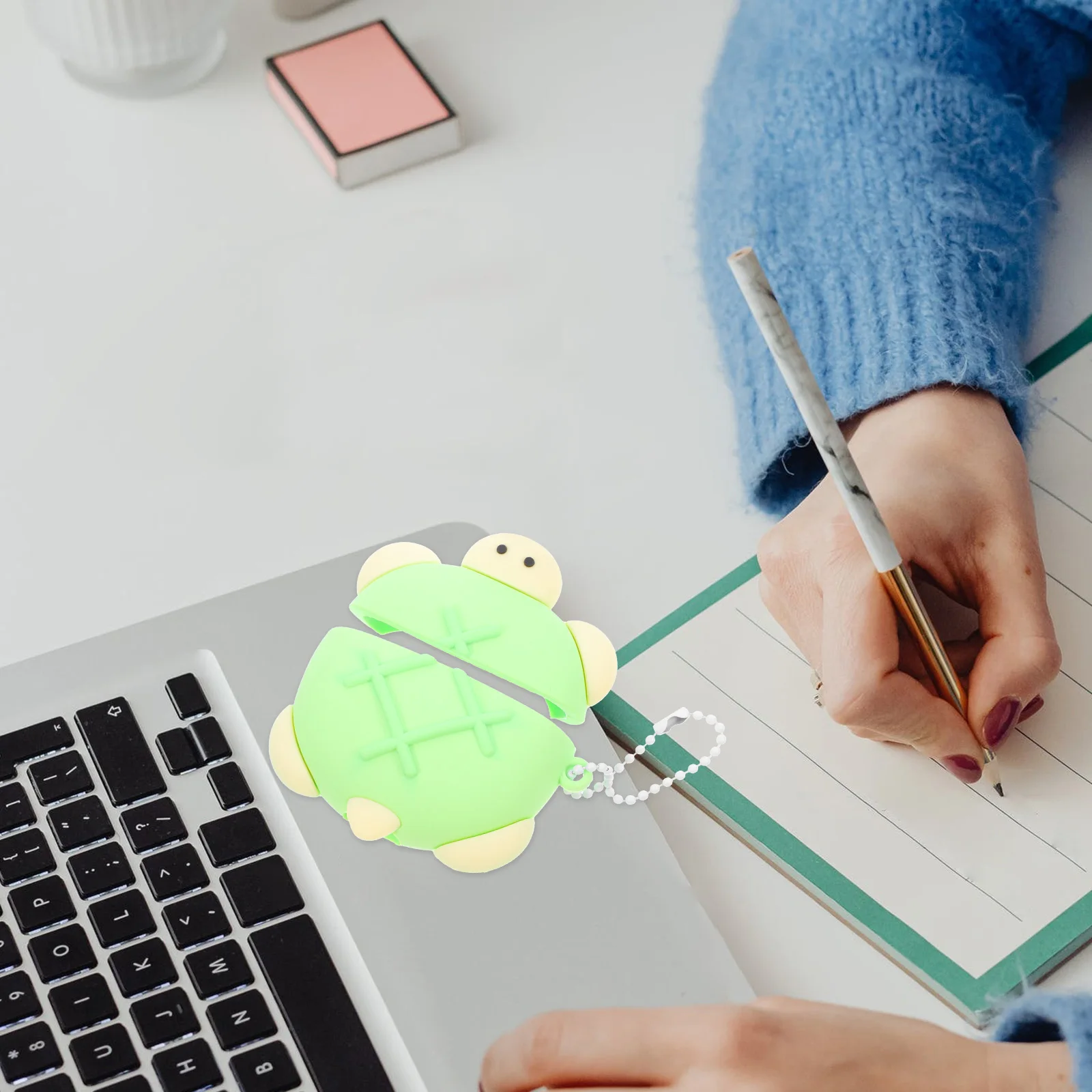 

Earphone Case Silicone Protective Cover for Earbuds Fashion Pouch Comfortable Green Design Waterproof Durable Stylish Appearance