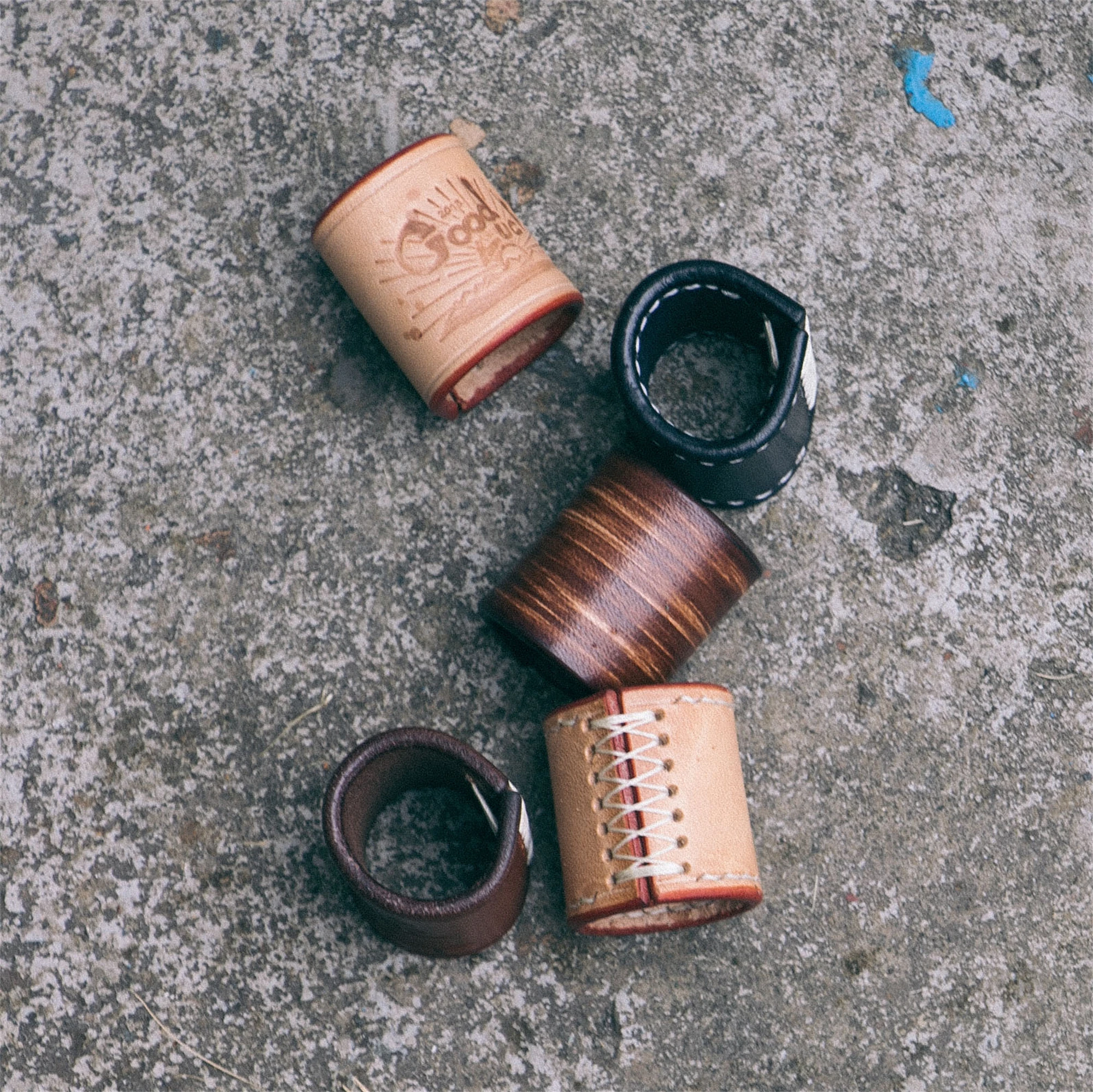 Wood grain scarf buckle