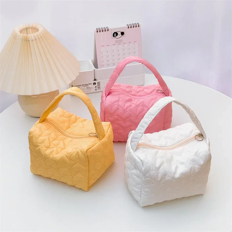 Large Capacity Women's Cosmetic Bags Case Vintage Embroidery Hand Makeup Bags Simple Storage Bag Korea Cloud Bag Fashion Handbag