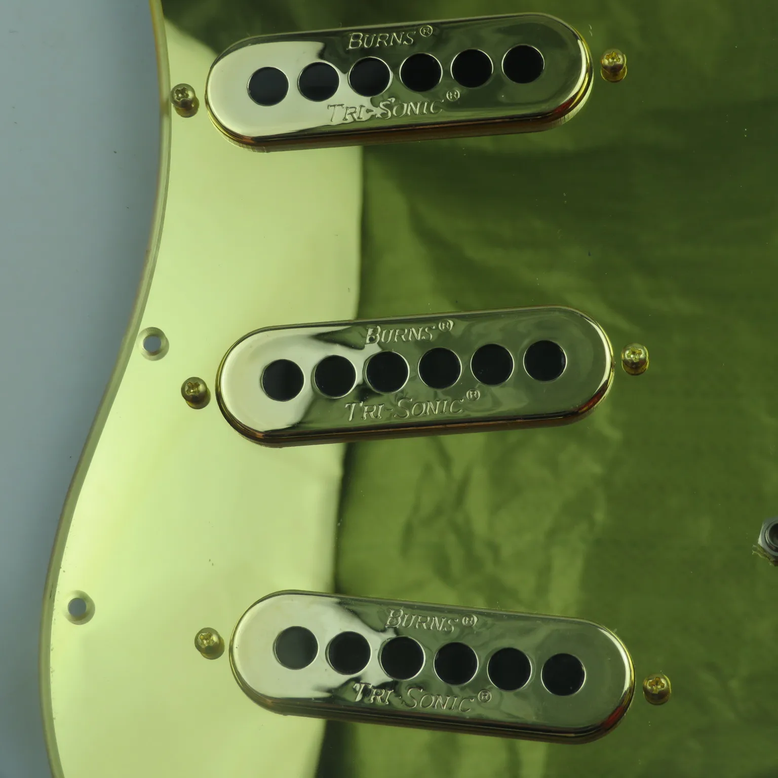 Full Pre-wired SSS Pickguard Assembly Chrome T-ri-S-onic Alnico Single Coil Pickups Mirror Mirror Gold Mirror Acrylic PickGuard